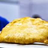 Il panzerotto fritto, un godurioso piatto che contende alla focaccia il primato di �street food� pi� amato dai baresi
